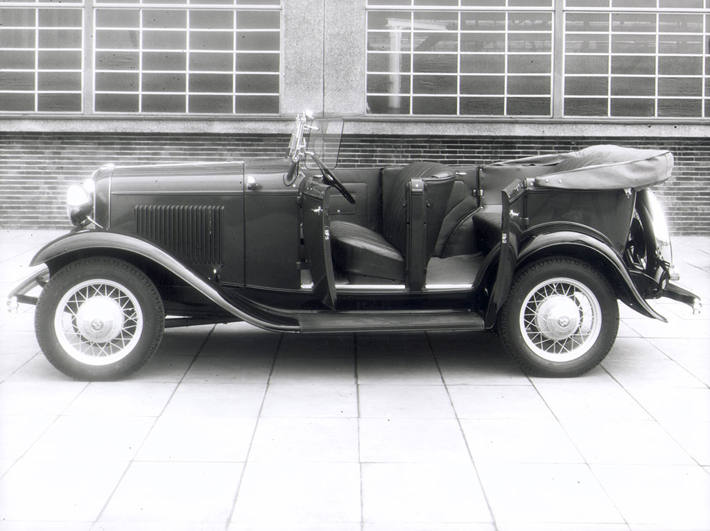 Ford V8 1933 photo - 2
