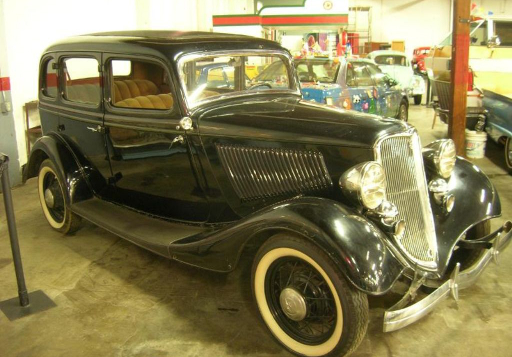 Ford V8 1933 photo - 3