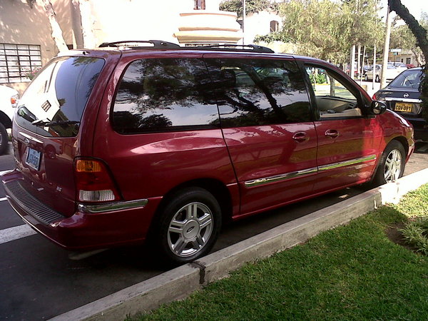 Ford Windstar 2010 photo - 10