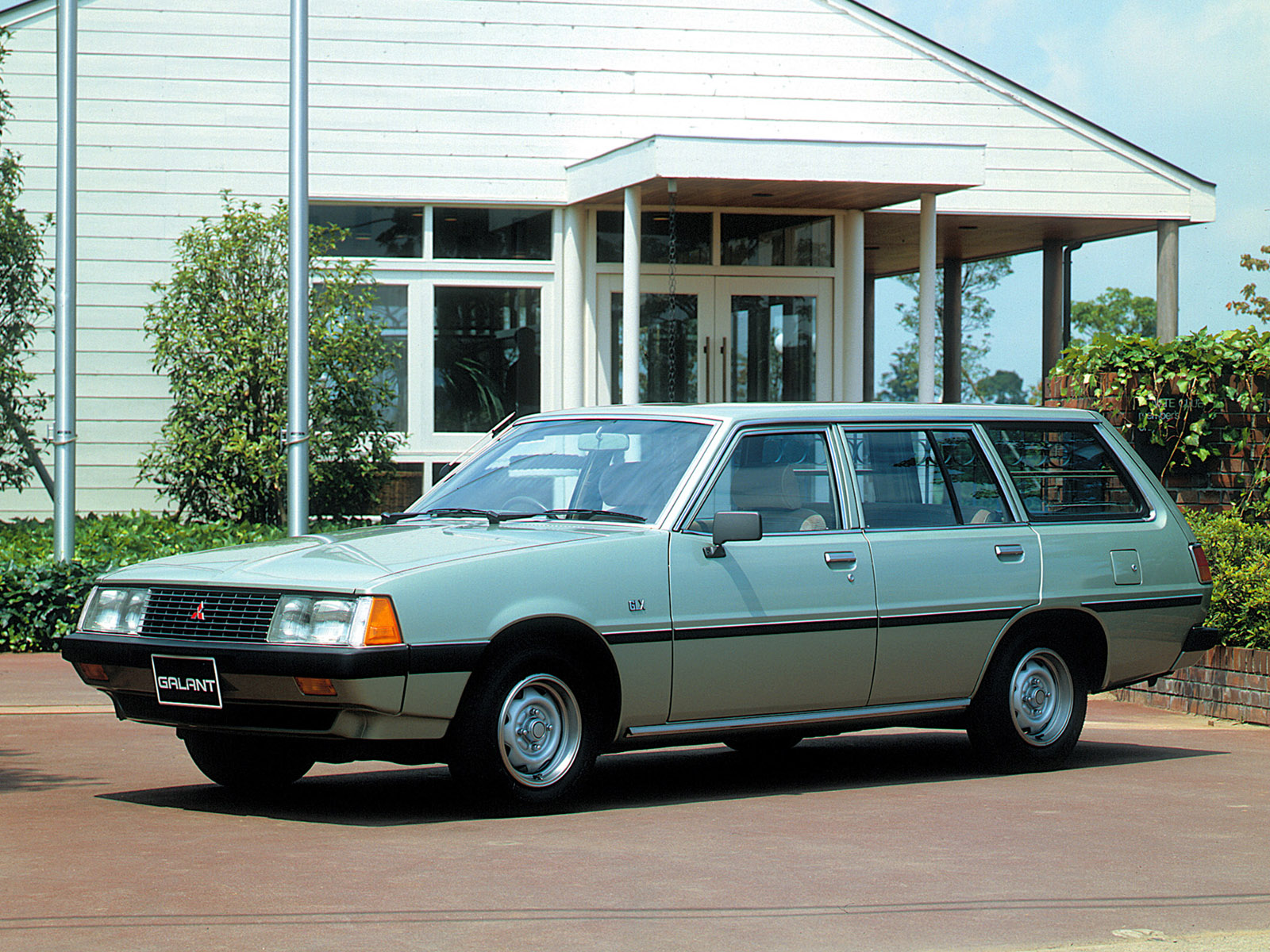 Mitsubishi Galant 1984 photo - 3