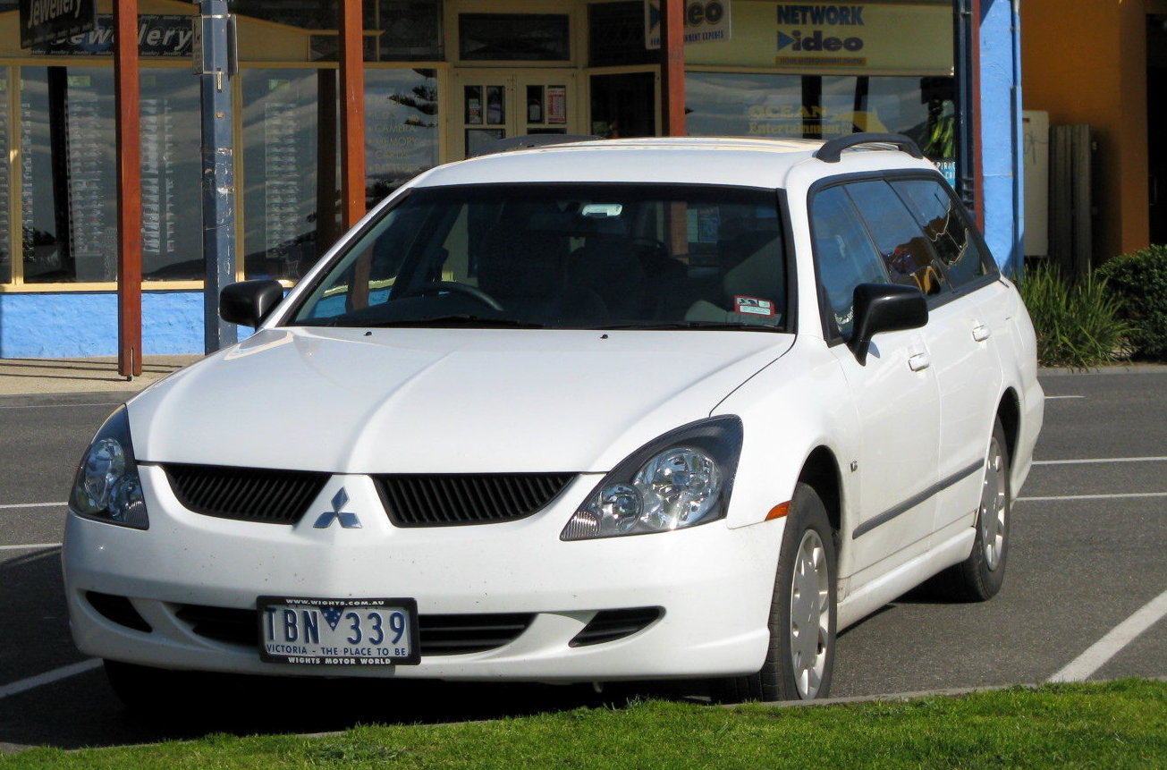 Mitsubishi Magna 2004 photo - 1