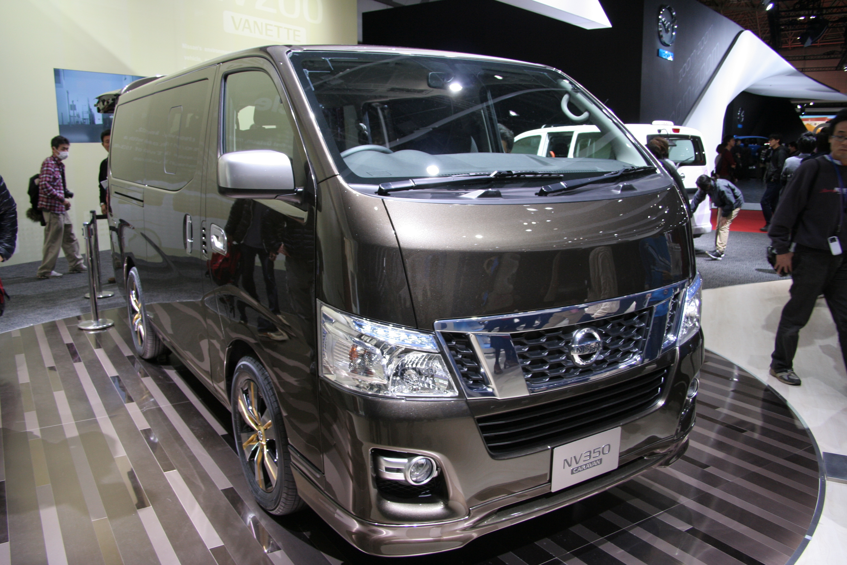 Nissan Caravan 2015 photo - 1
