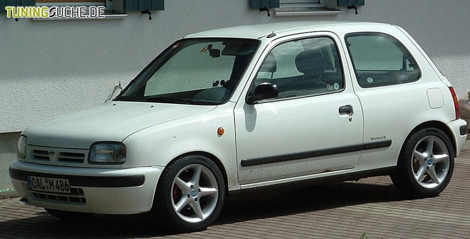 Nissan March 1995 photo - 2