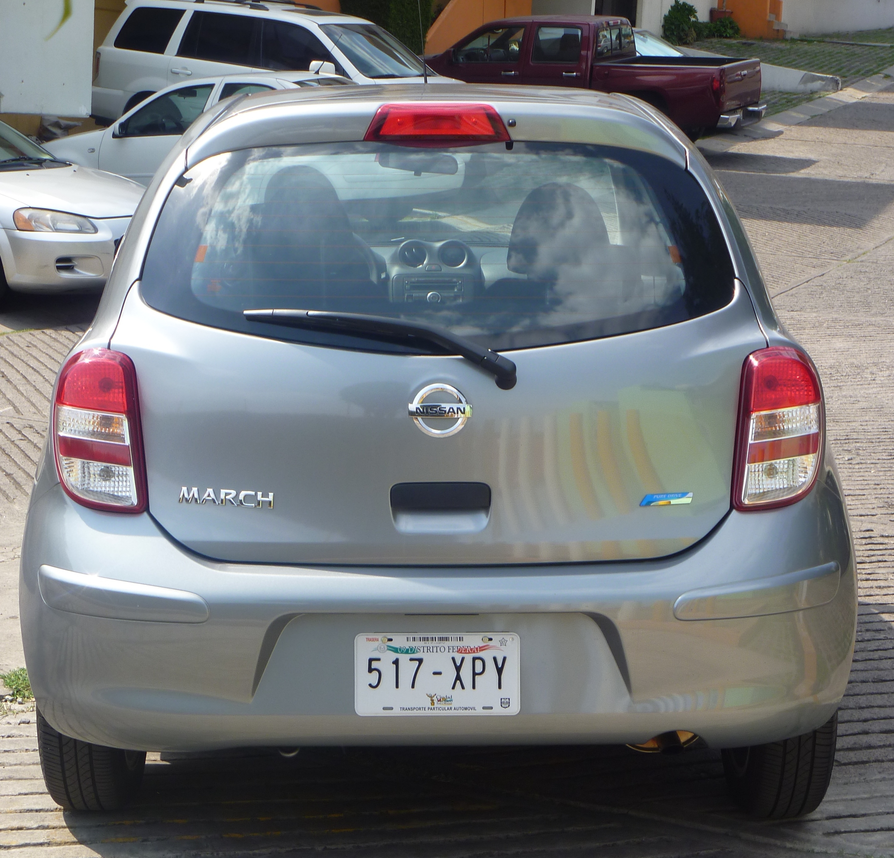 Nissan March 2014 photo - 2