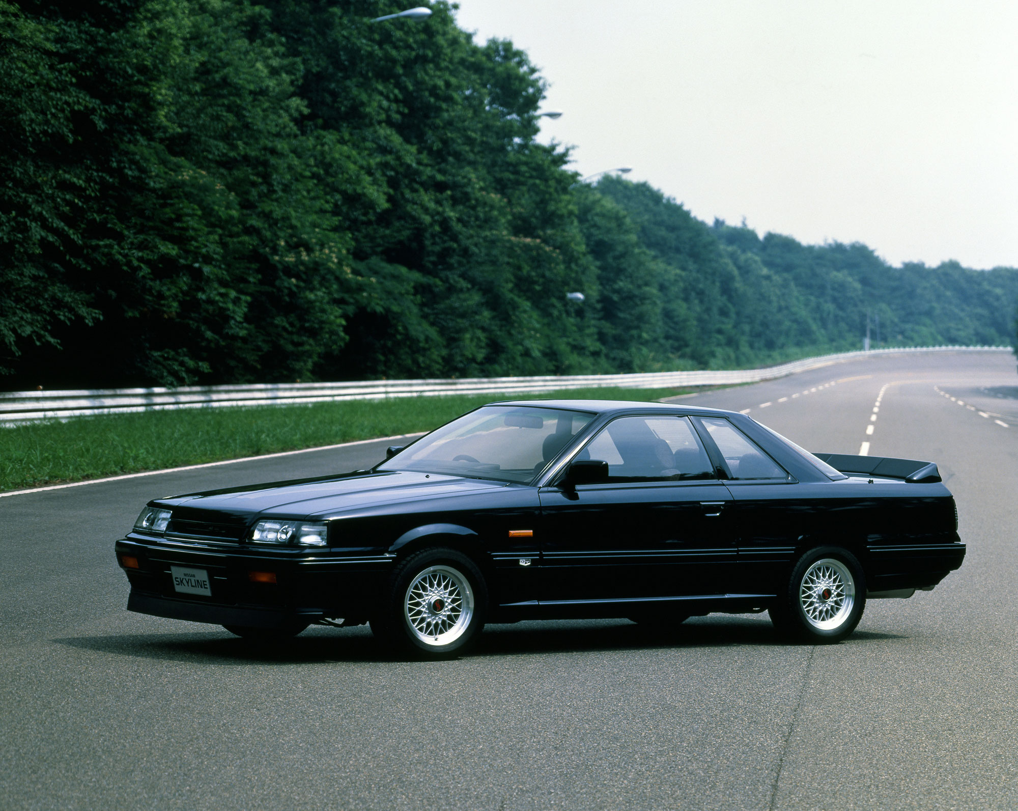 Nissan Skyline 1985 photo - 1