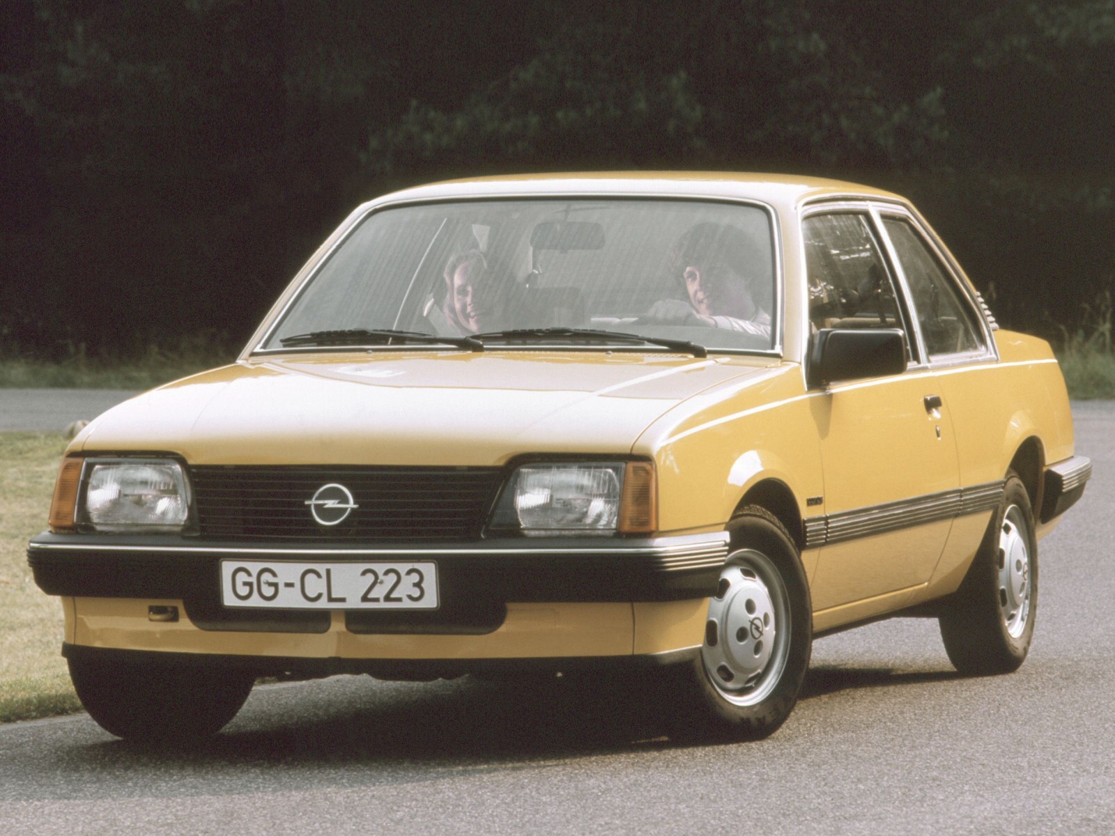 Opel Ascona 1982 photo - 3