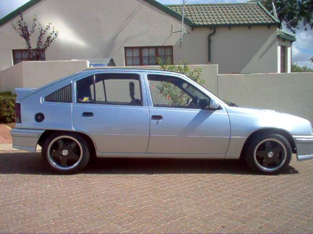 Opel kadett 1988 photo - 1