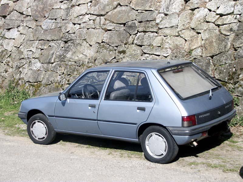 Peugeot 205 1987 photo - 1
