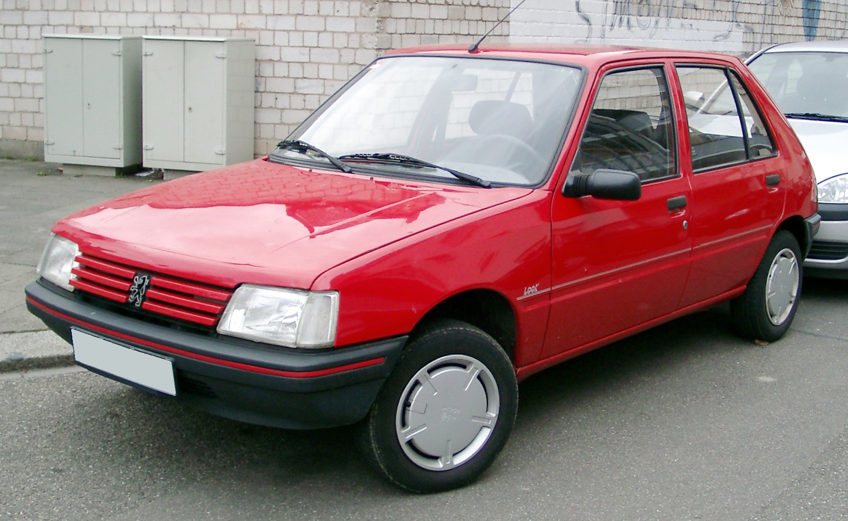 Peugeot 205 1988 photo - 1