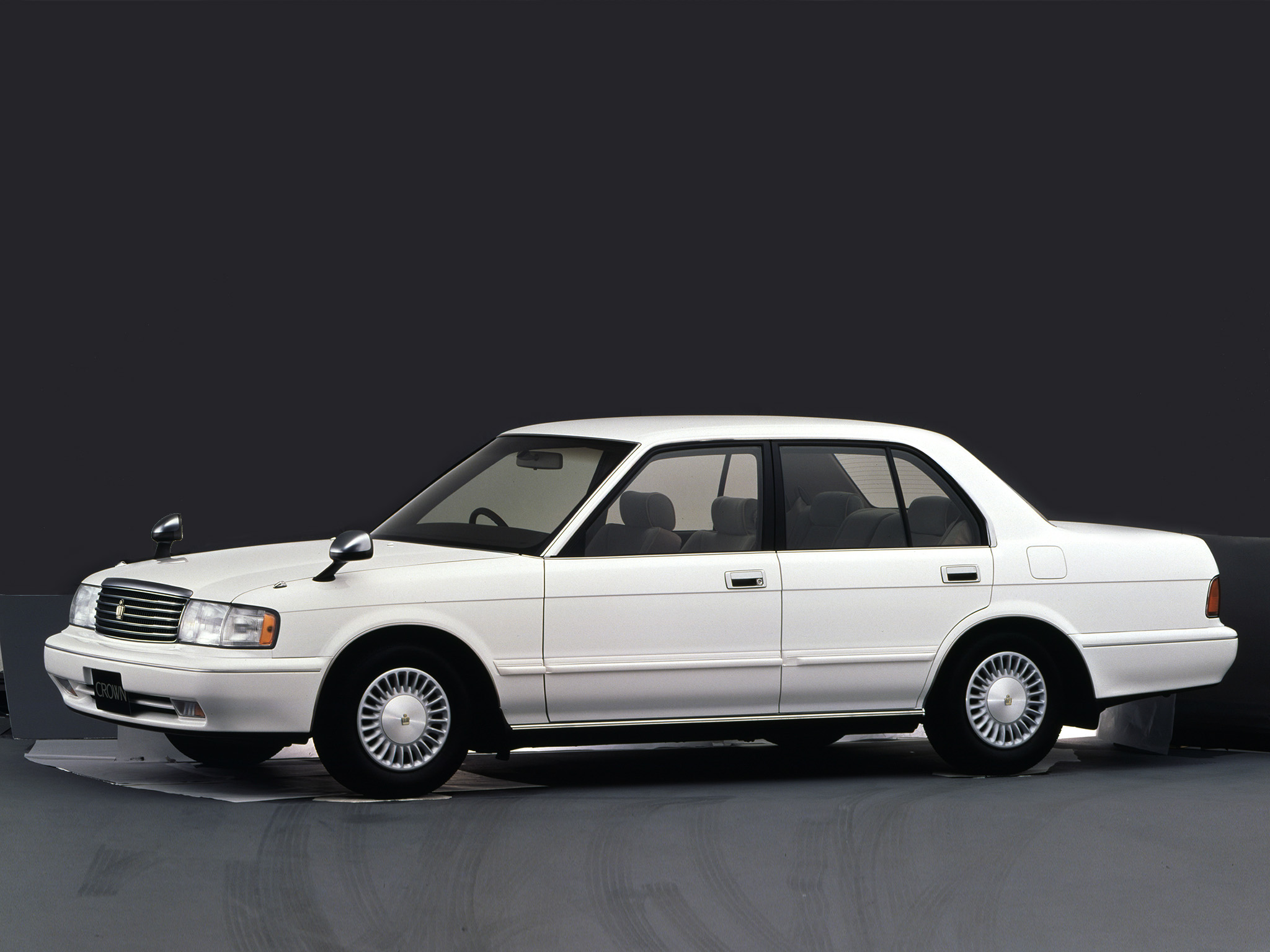Toyota Crown 1991 photo - 4