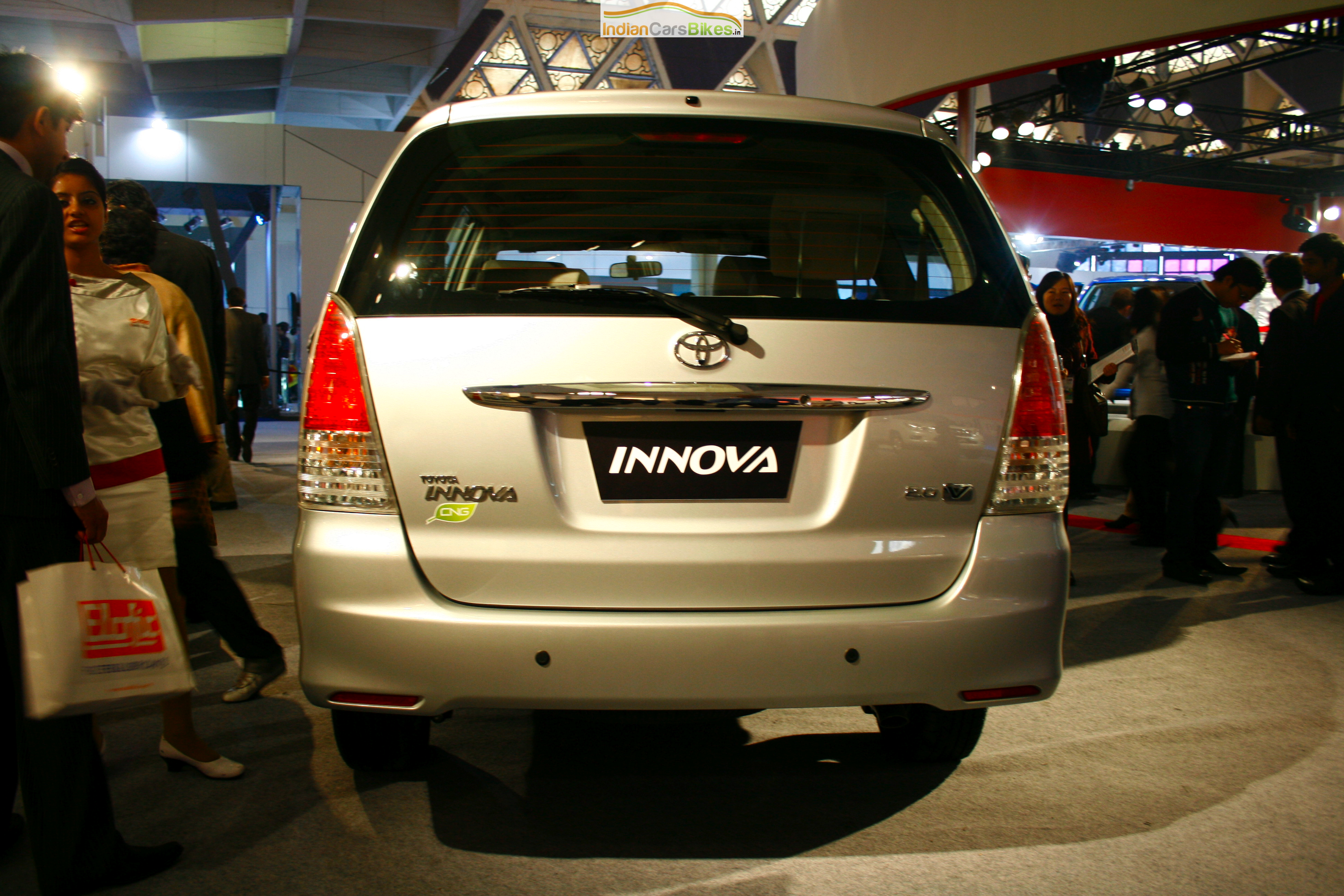 Toyota innova 2004 photo - 3