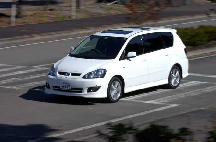 Toyota ipsum 2012 photo - 2