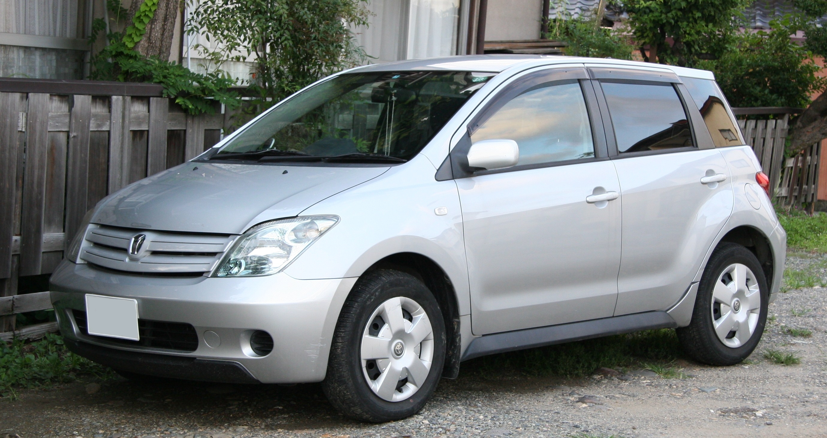 Toyota Ist 2009 photo - 2