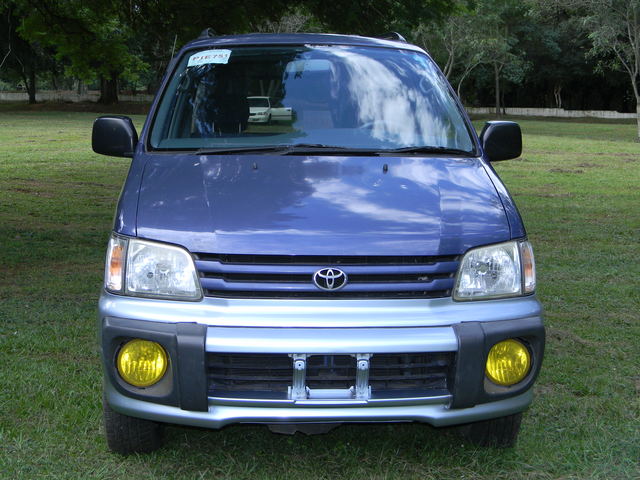 Toyota Noah 1999 photo - 1