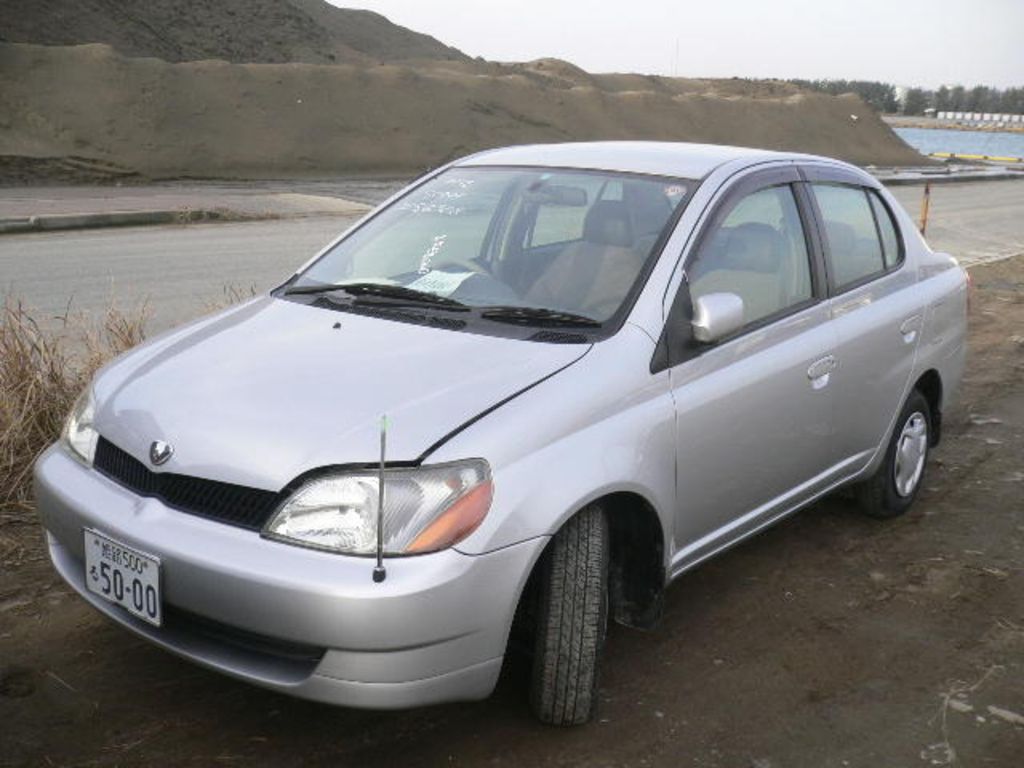 Toyota platz 2002 photo - 1