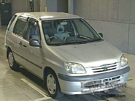Toyota Raum 1998 photo - 1
