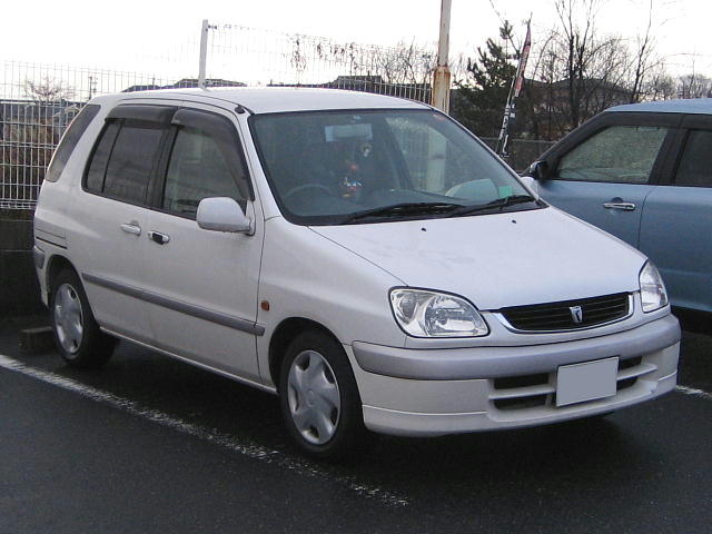 Toyota Raum 1998 photo - 2