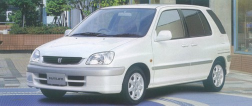 Toyota raum 2000 photo - 2