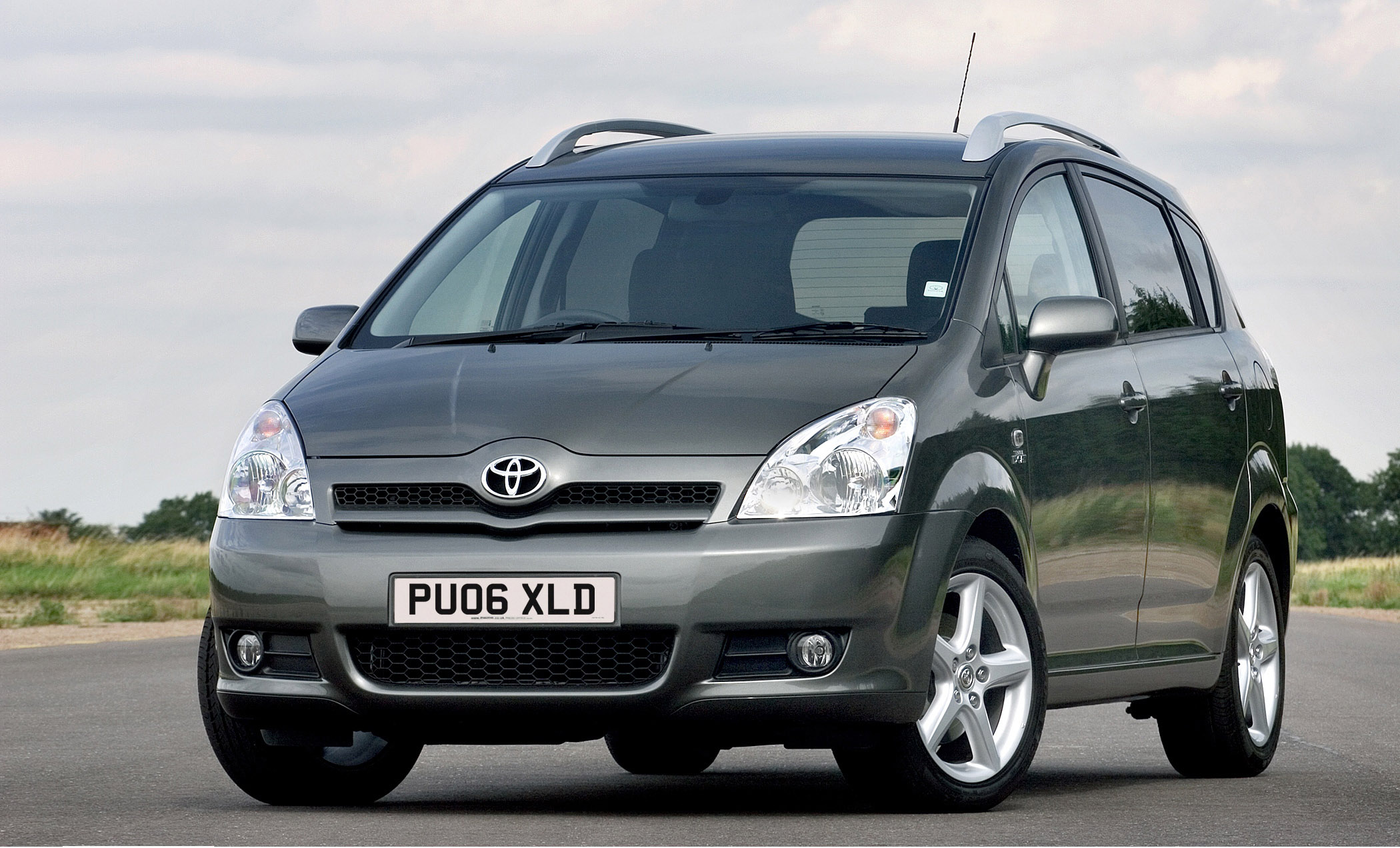 Toyota Verso 2005 Review, Amazing Pictures and Images