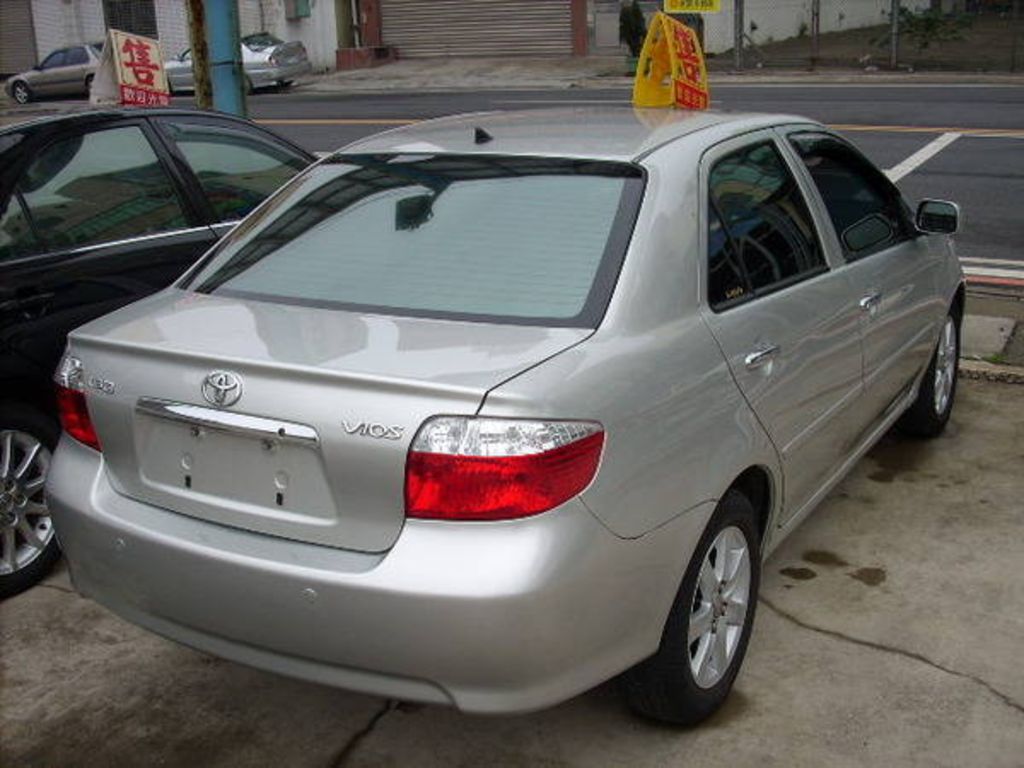 Toyota Vios 2004 photo - 1
