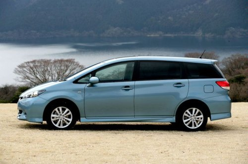 Toyota WISH 2011 photo - 4