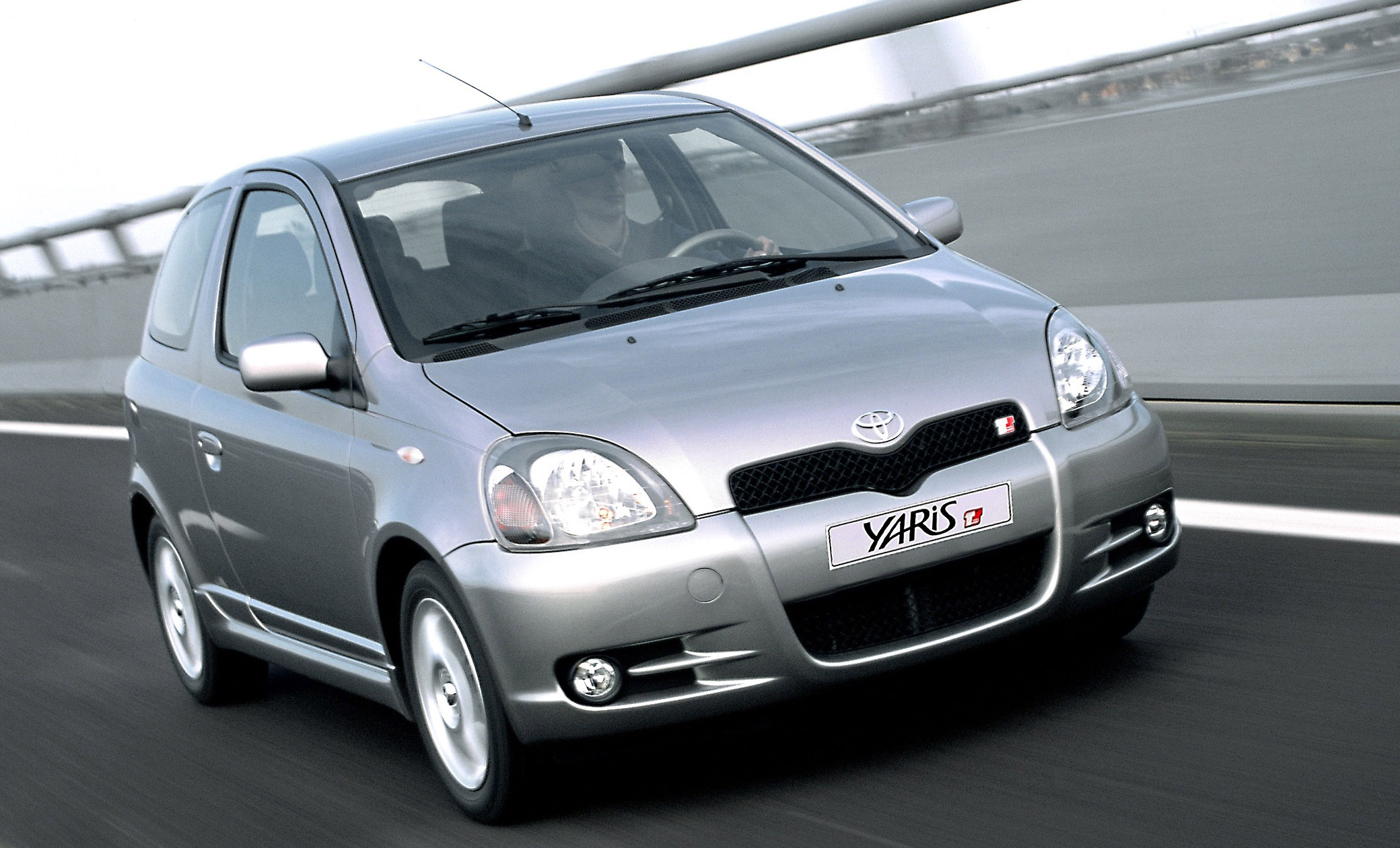 Toyota Yaris 2001 Review, Amazing Pictures and Images