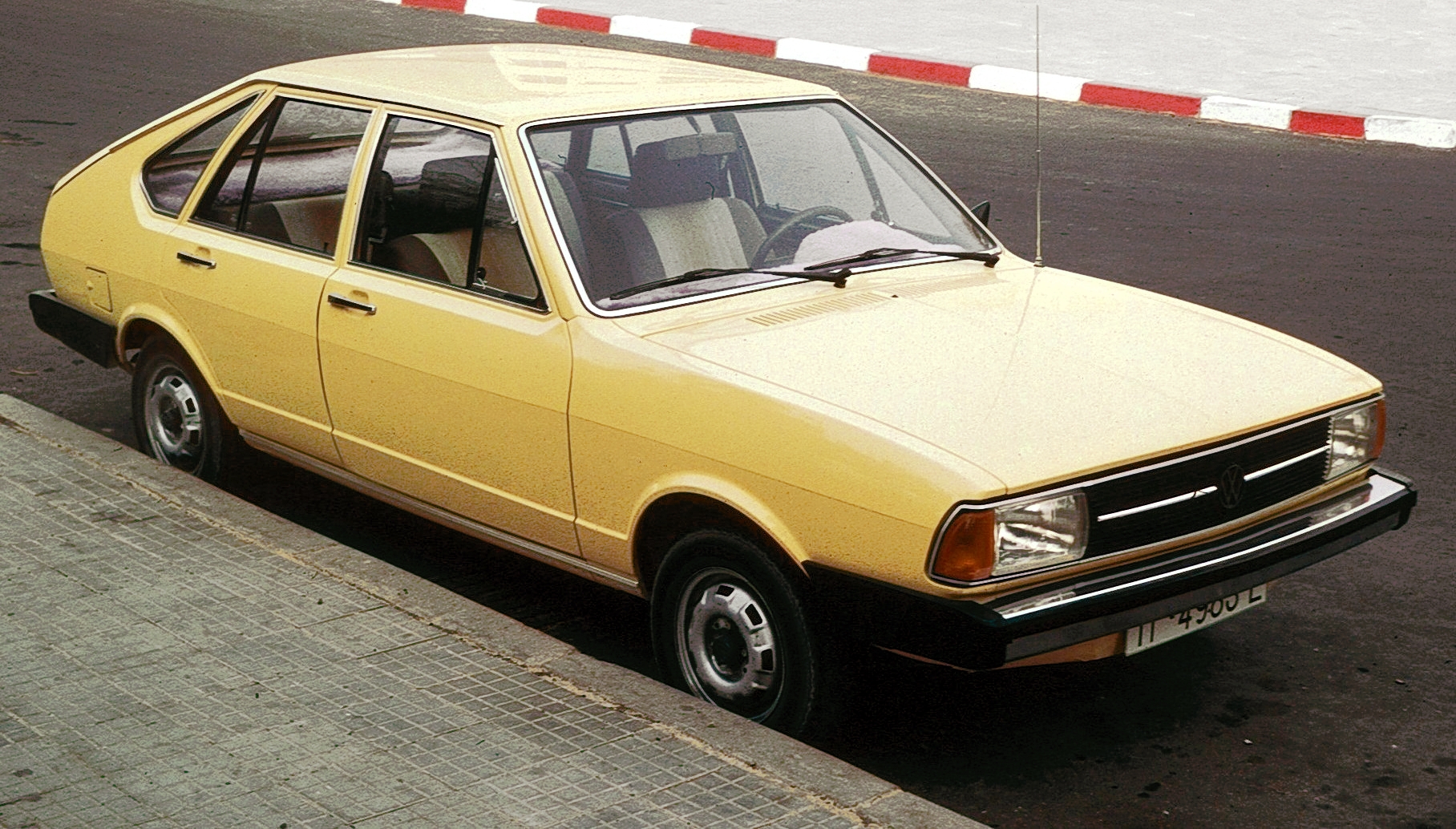 Volkswagen Passat 1974 photo - 3
