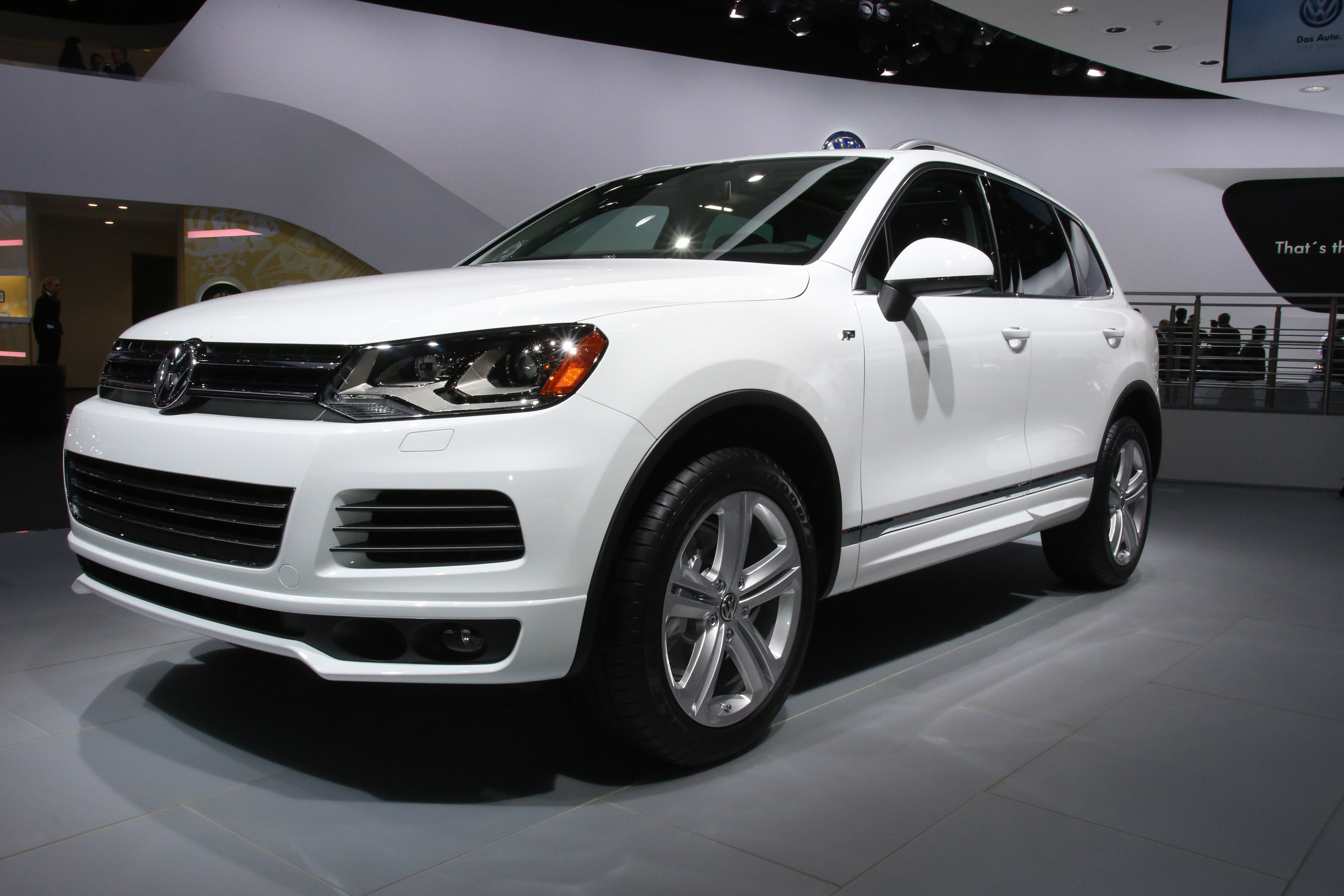 Volkswagen Touareg 2013 Review, Amazing Pictures and