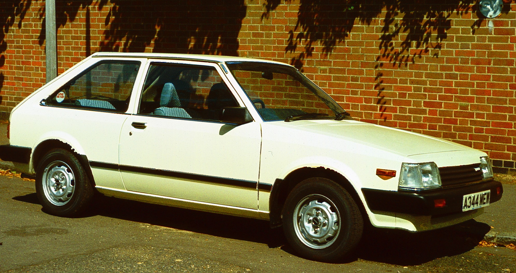 Mazda 323 1989 photo - 3