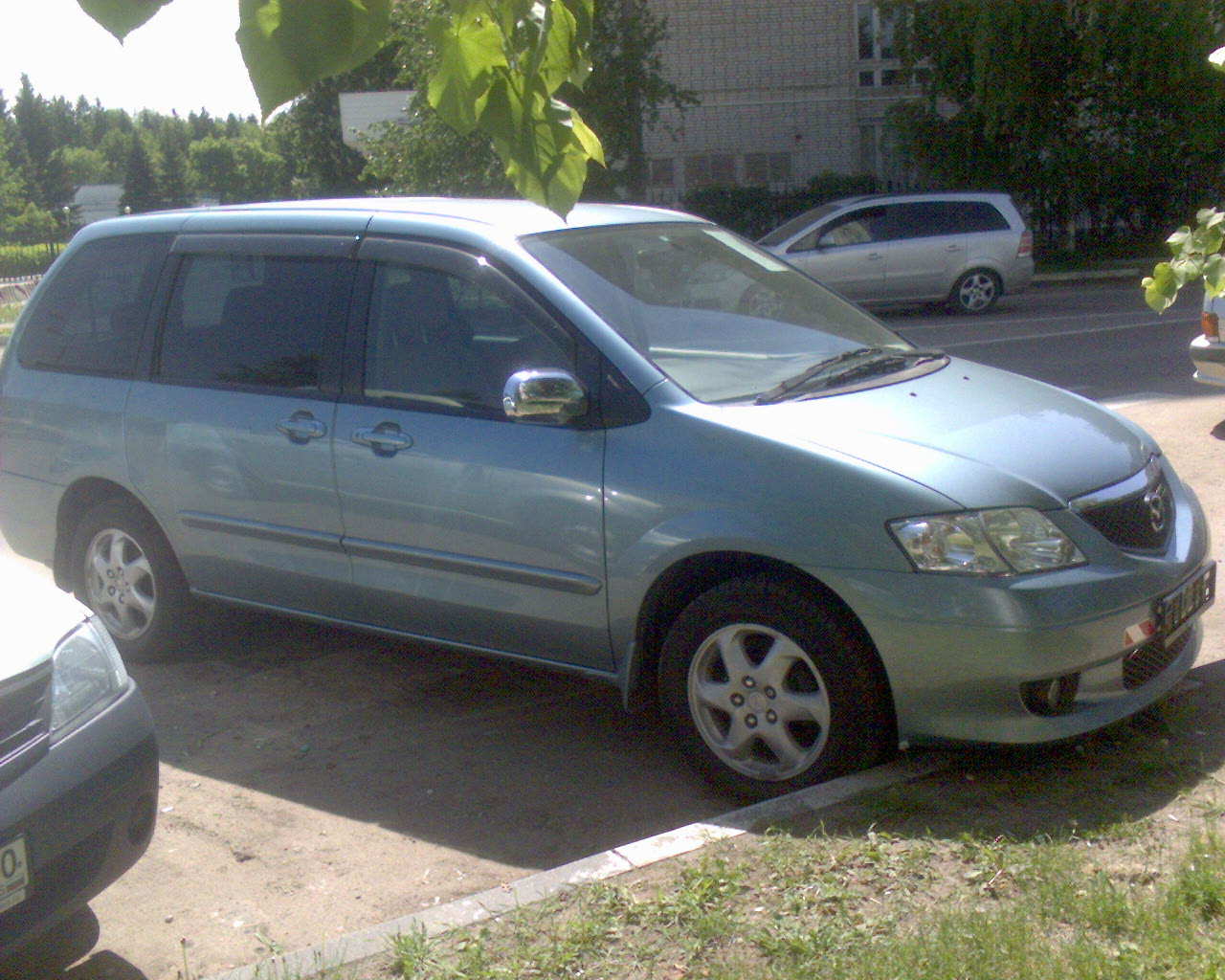 Blue Mazda Mpv 2003