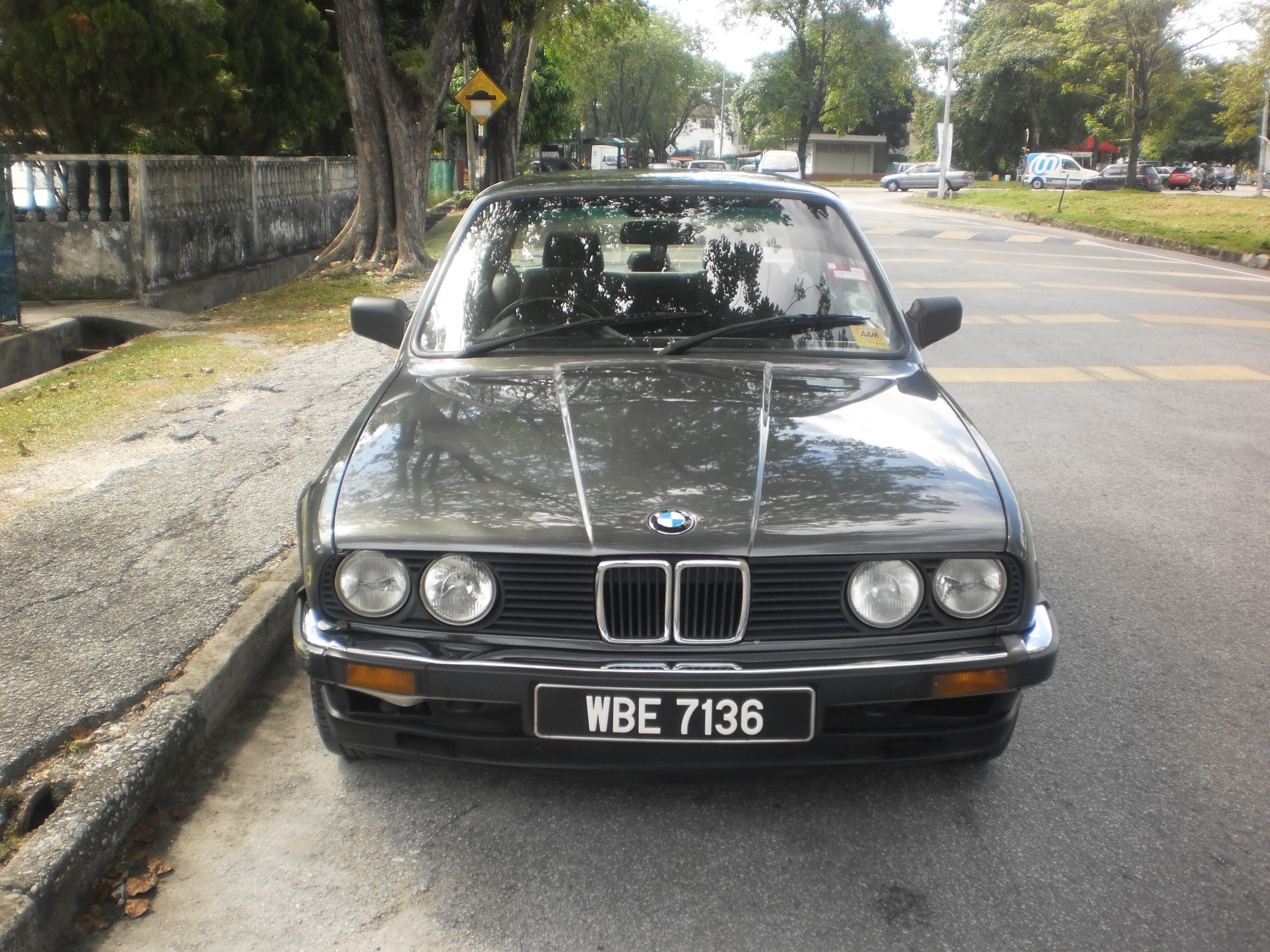 BMW 320i 1985 Photo - 1