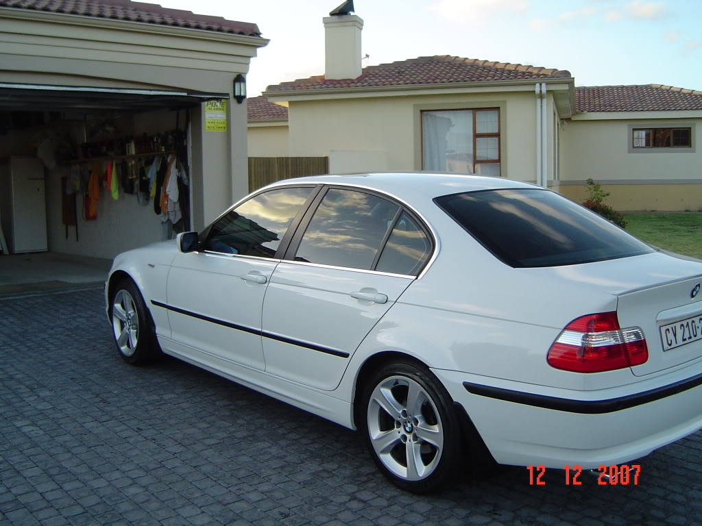 BMW 320i 2003 Photo - 1