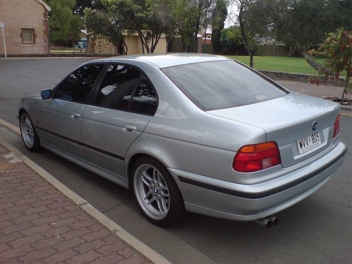 BMW 528i 1997 Photo - 1
