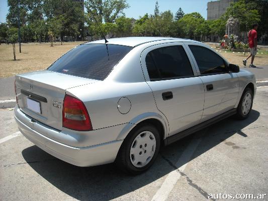 Chevrolet Astra 2000 Photo - 1