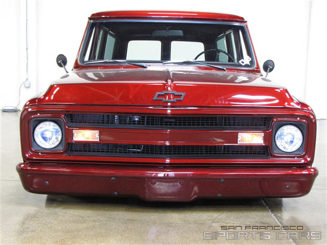 Chevrolet Suburban 1970 Photo - 1
