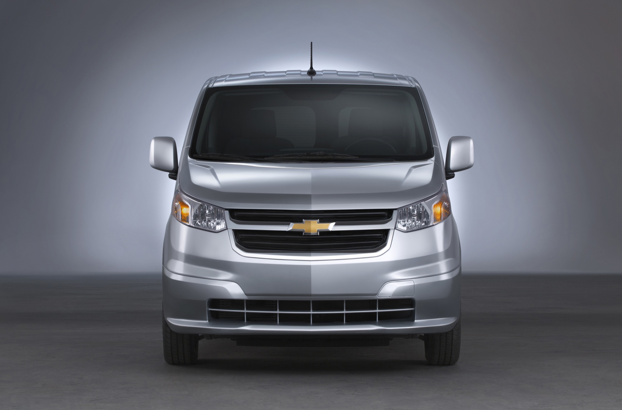 Chevrolet Van 2015 Photo - 1