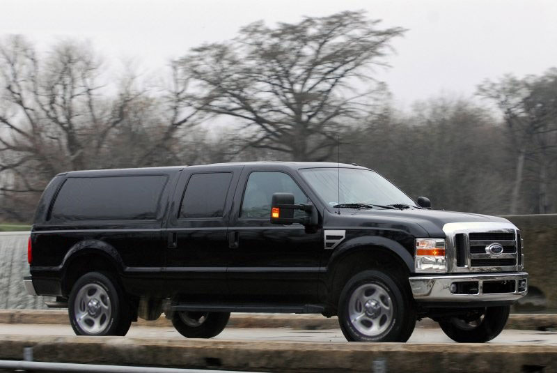 Ford Excursion 2013 Photo - 1