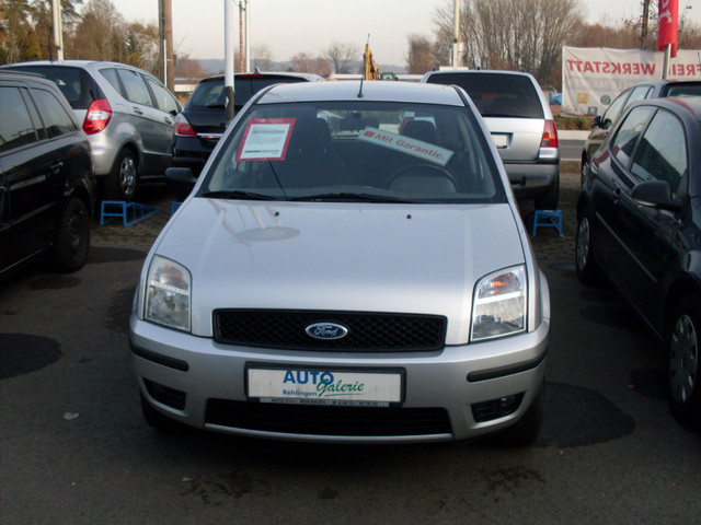 Ford Fusion 2002 Photo - 1