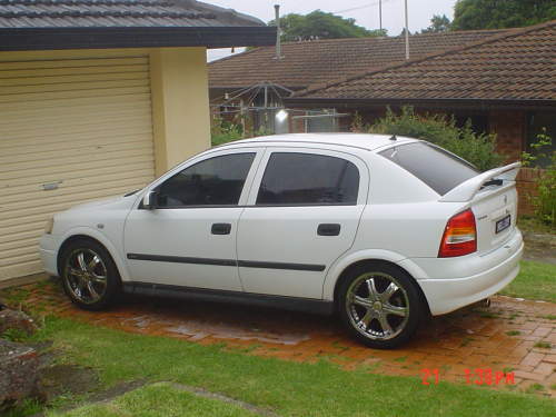 Holden Astra 2002 Photo - 1