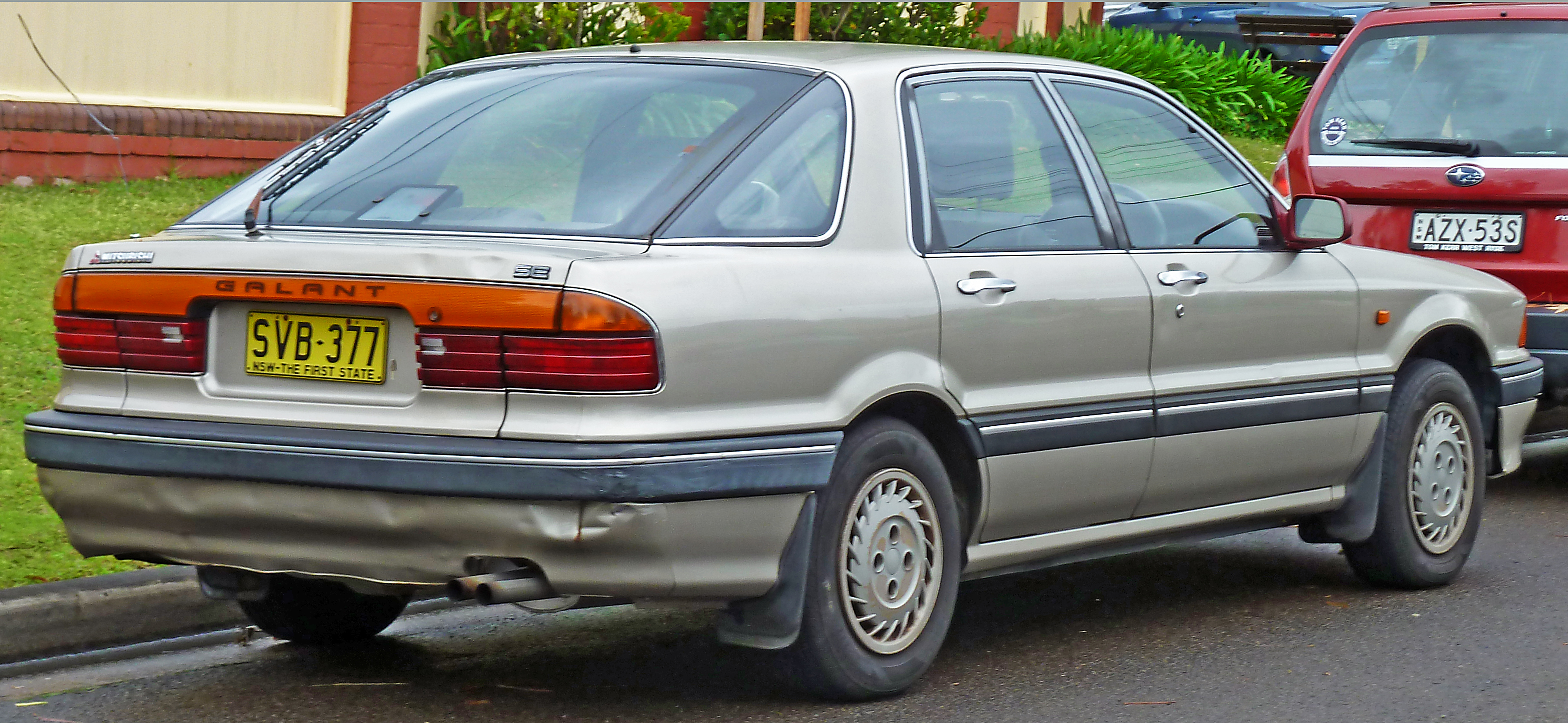 Mitsubishi Galant 1989 Photo - 1