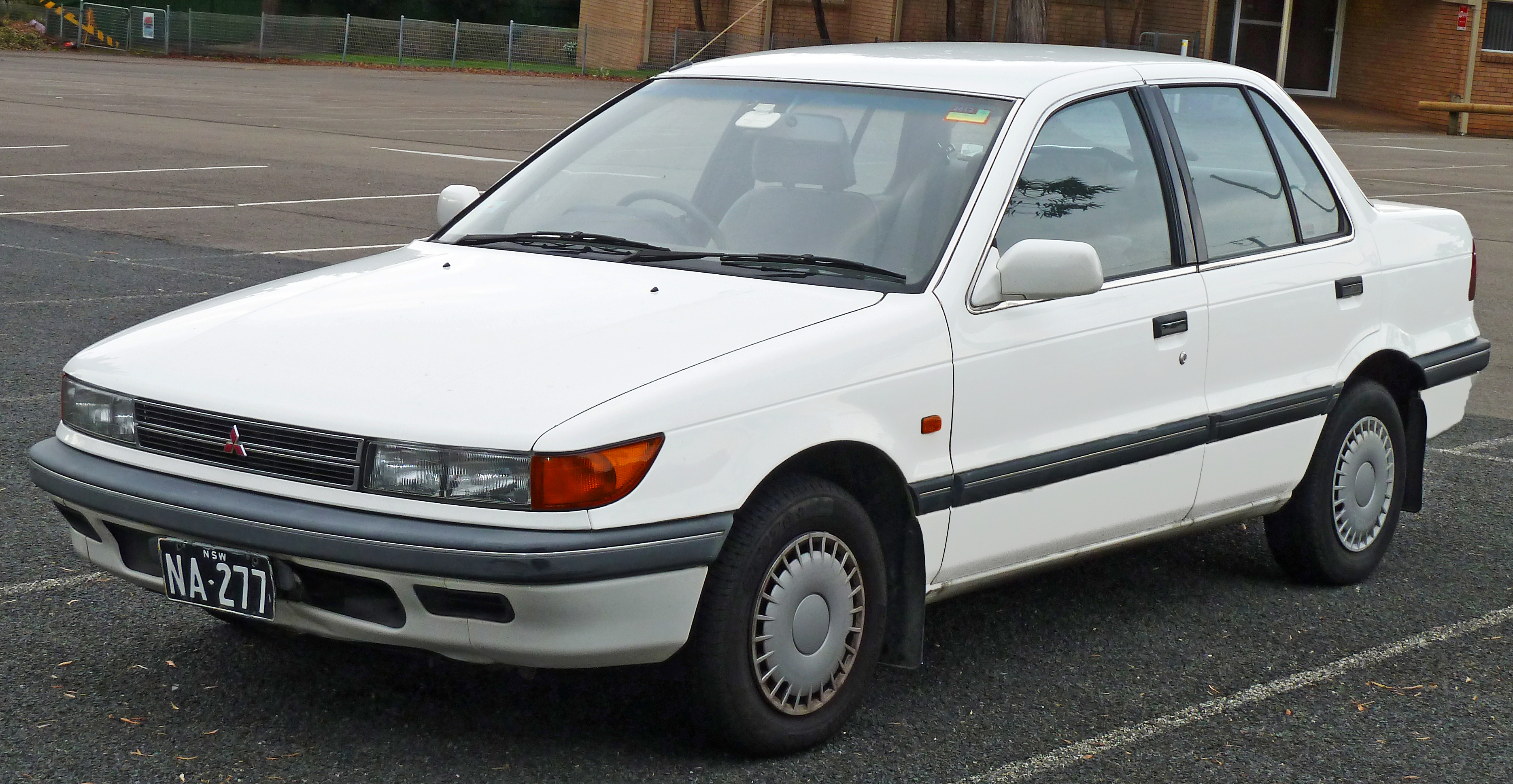 Mitsubishi Lancer 1990 Photo - 1