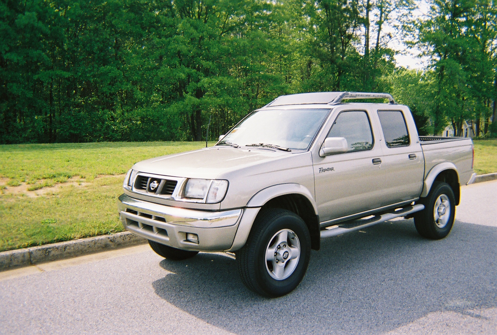 Nissan Frontier 1997 Photo - 1