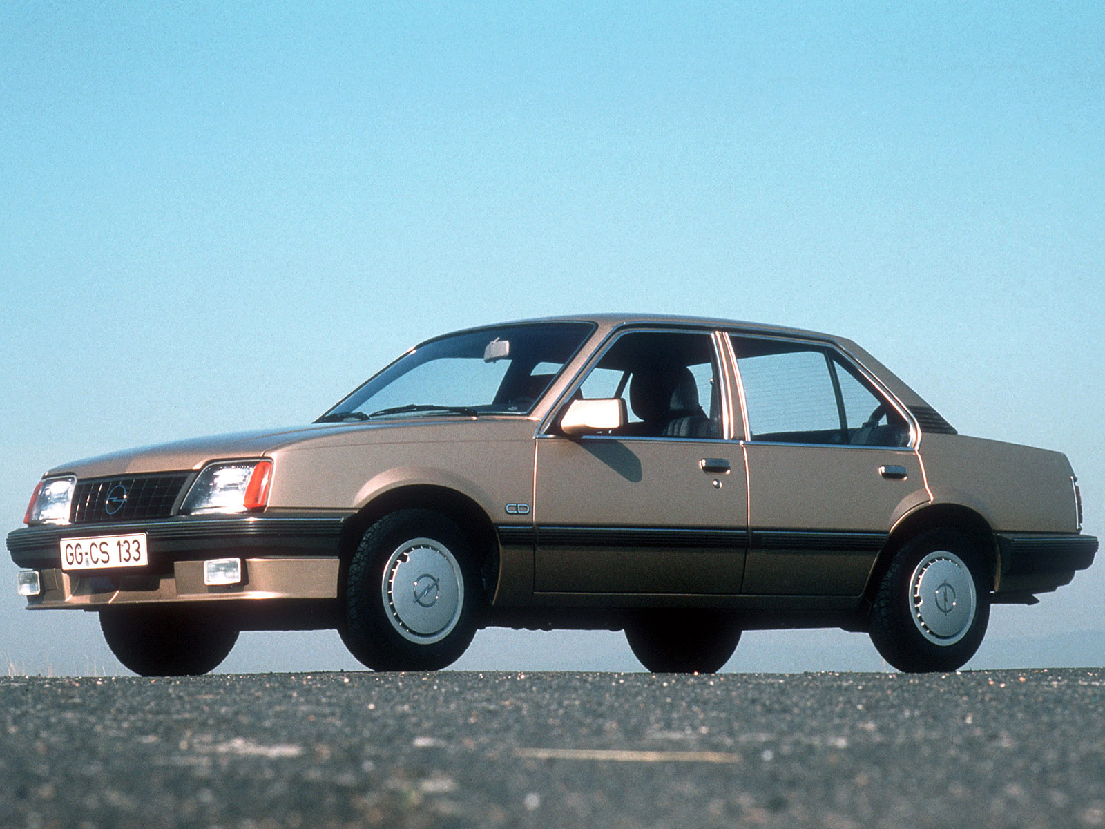 Opel Ascona 1983 Photo - 1