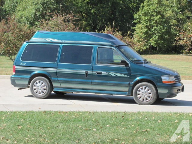 Plymouth Voyager 2000 Photo - 1