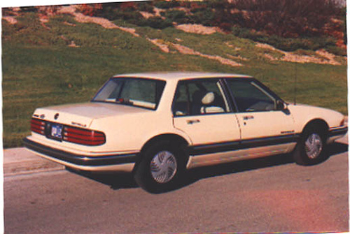 Pontiac Bonneville 1987 Photo - 1
