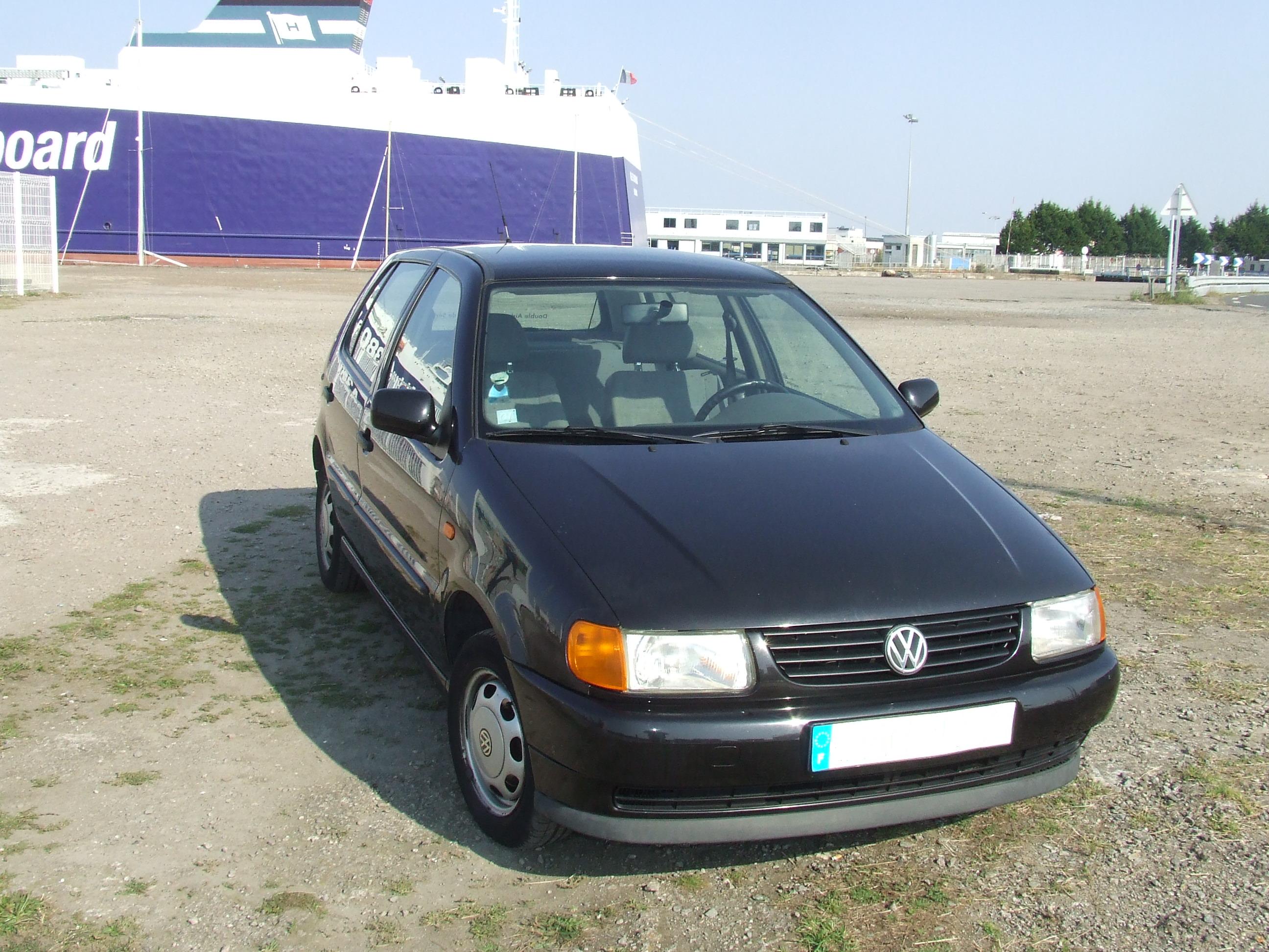 Volkswagen Polo 1998 Photo - 1
