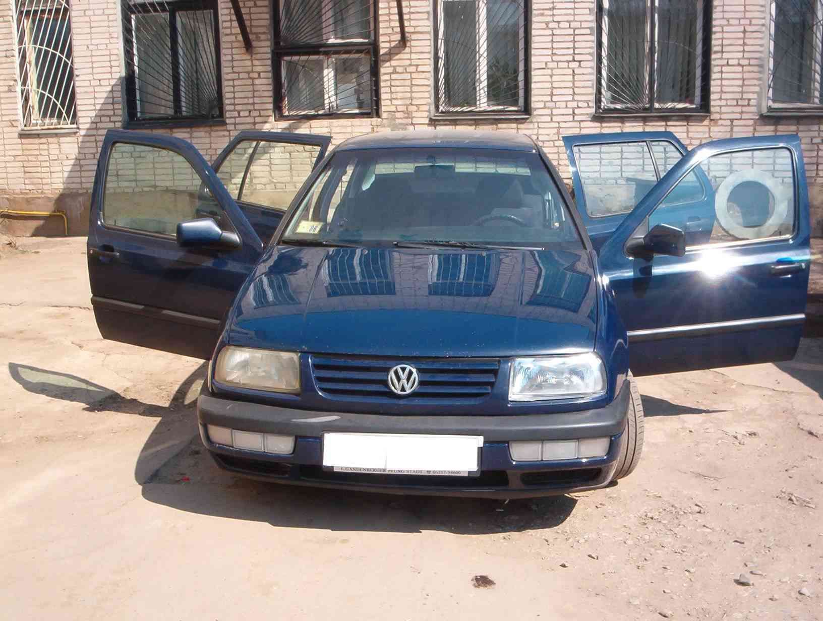 Volkswagen Vento 1996 Photo - 1