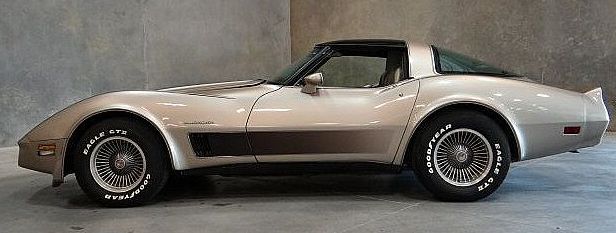 Chevrolet-Corvette-1982-3