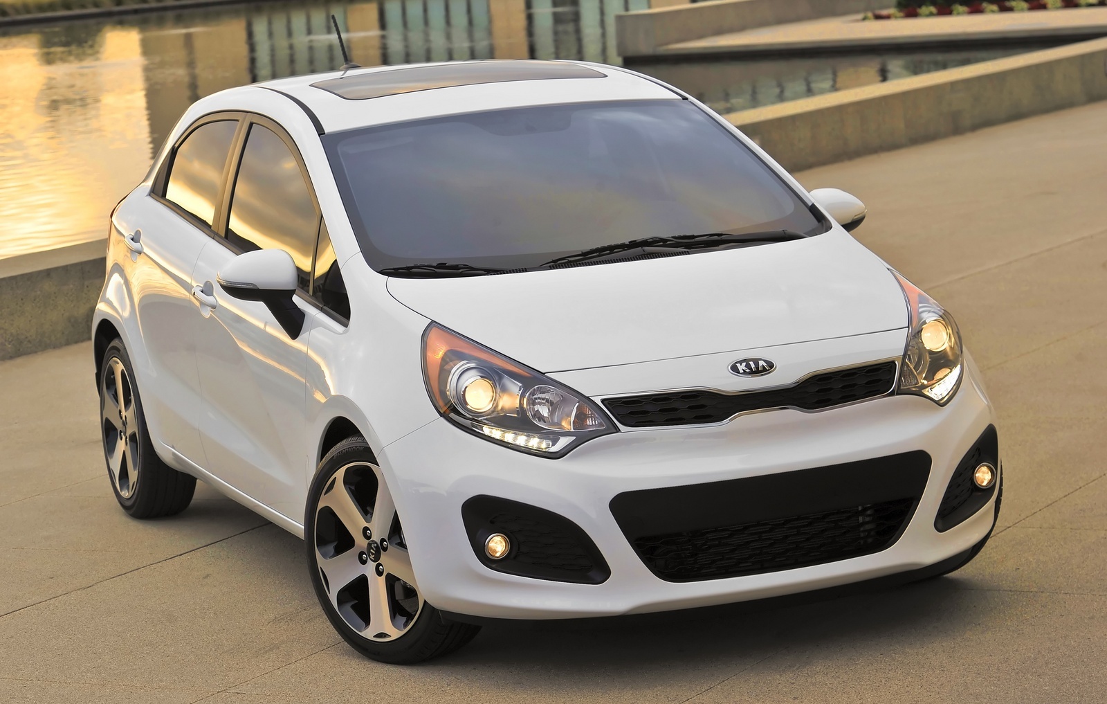 Kia Pride 2015: Review, Amazing Pictures and Images - Look at the car
