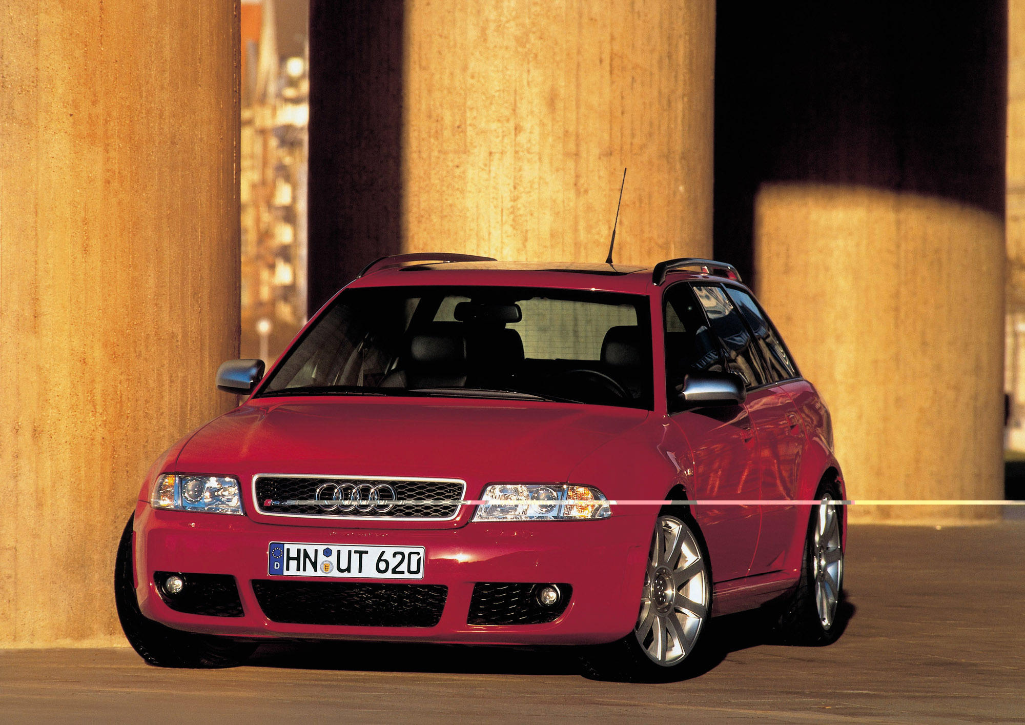 Audi RS4 2000 photo - 6